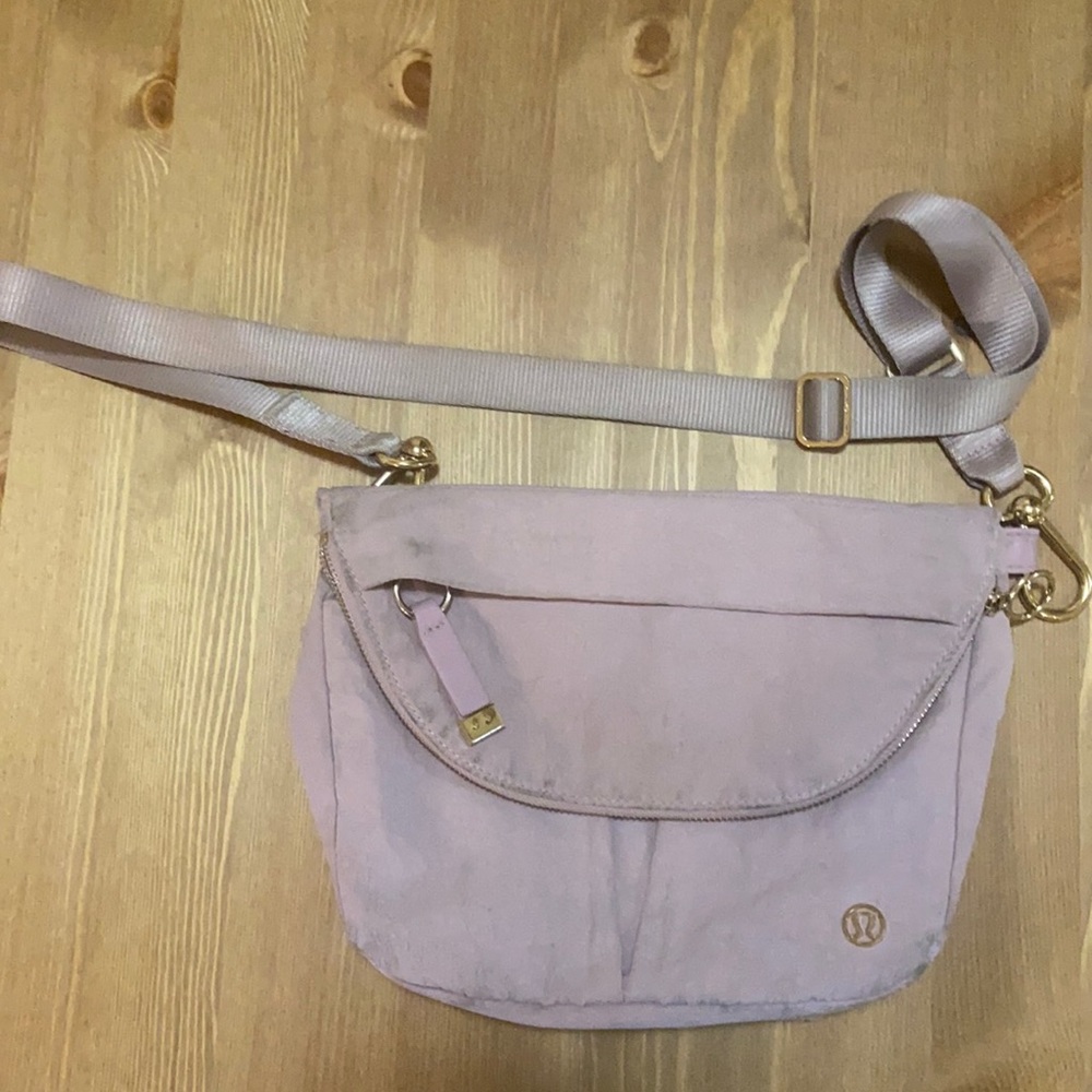 Light pink Lululemon Festival bag